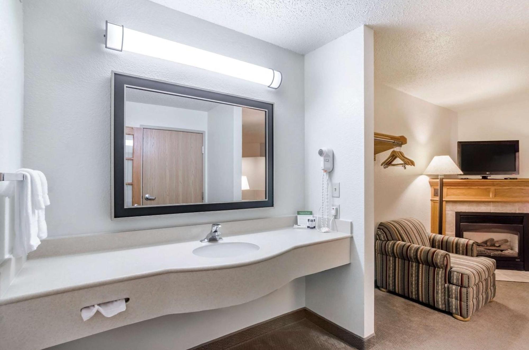 Rodeway Inn Hesston Zewnętrze zdjęcie